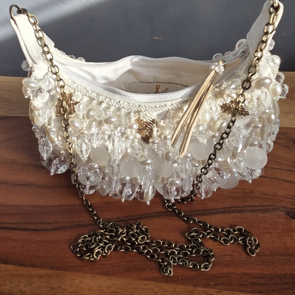 MARY FRANCES VINTAGE PEARL, CRYSTAL, BEADED, PURSE NOT CARRIED, 5"H X 8"L X "2D - Picture 7 of 13